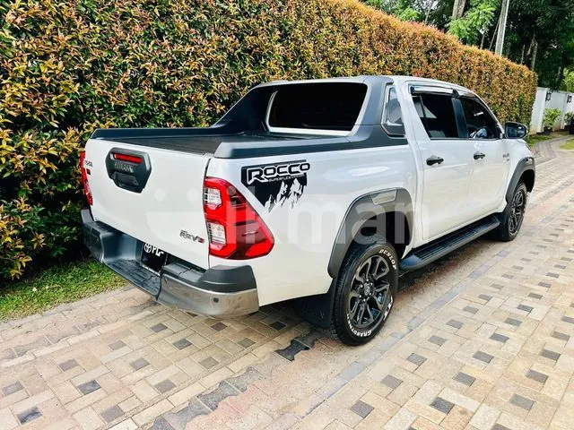 Toyota Hilux 2025 photo 2