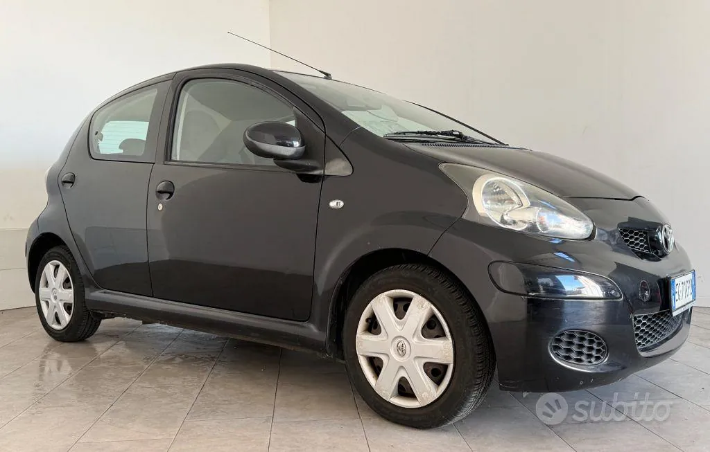 Toyota Aygo 2011 photo 2