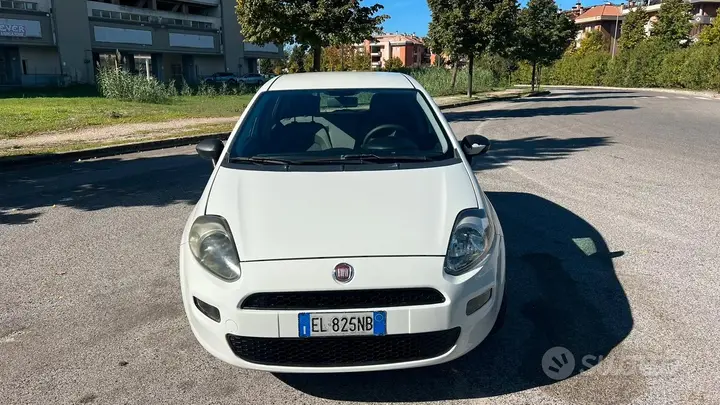 Fiat Punto 2012 photo 2