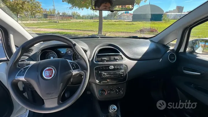 Fiat Punto 2012 photo 4