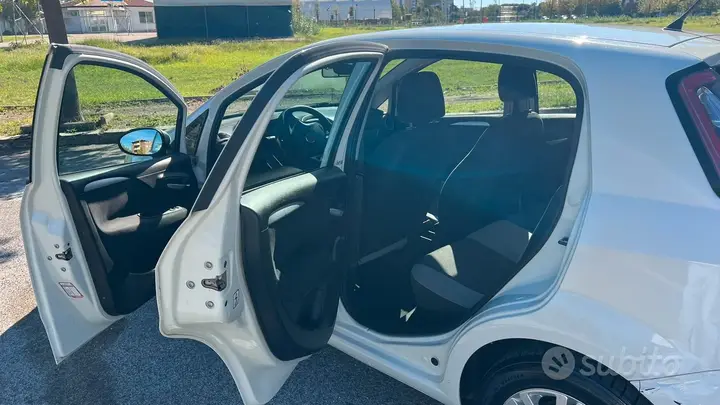 Fiat Punto 2012 photo 3