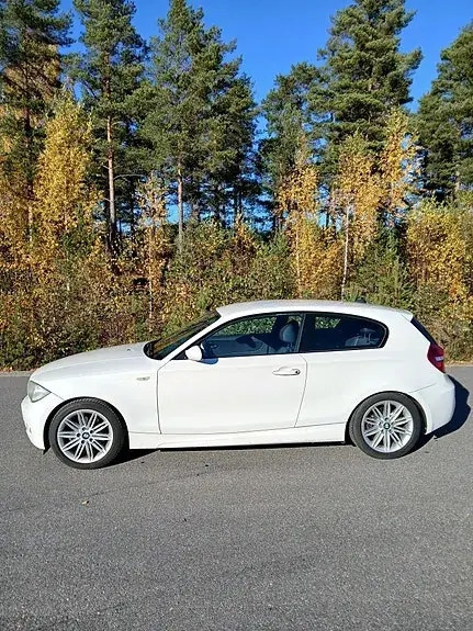 BMW 118D 2008 photo 2