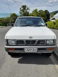 Nissan Navara 1994 photo 2
