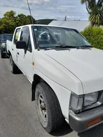 Nissan Navara 1994 photo 4