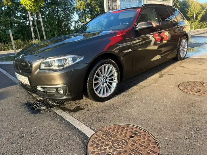 BMW 5 Series 2013 photo 2