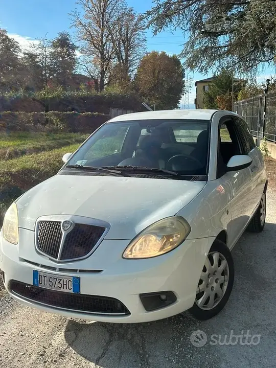 Lancia Ypsilon