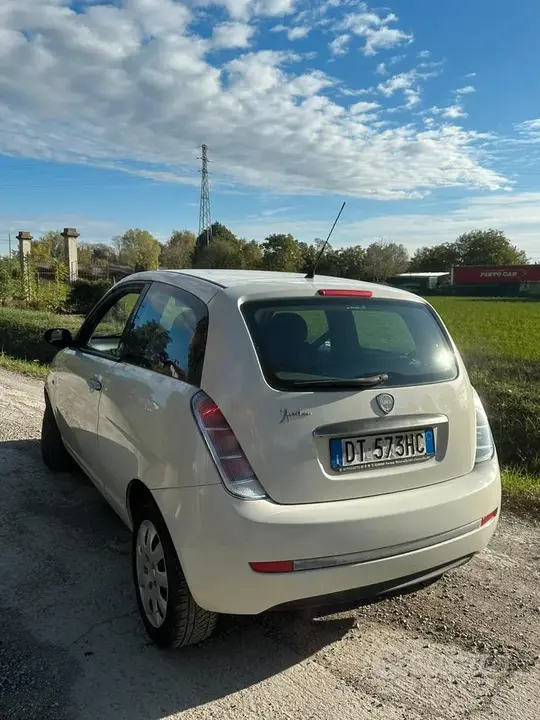 Lancia Ypsilon 2009 photo 2
