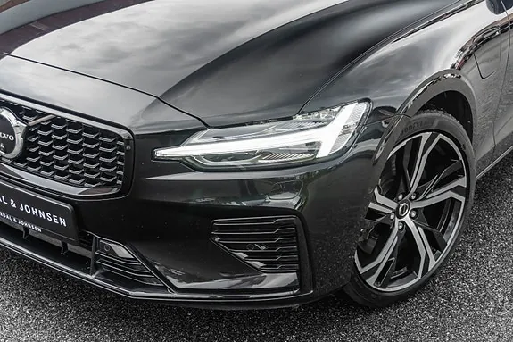Volvo V60 2023 photo 2