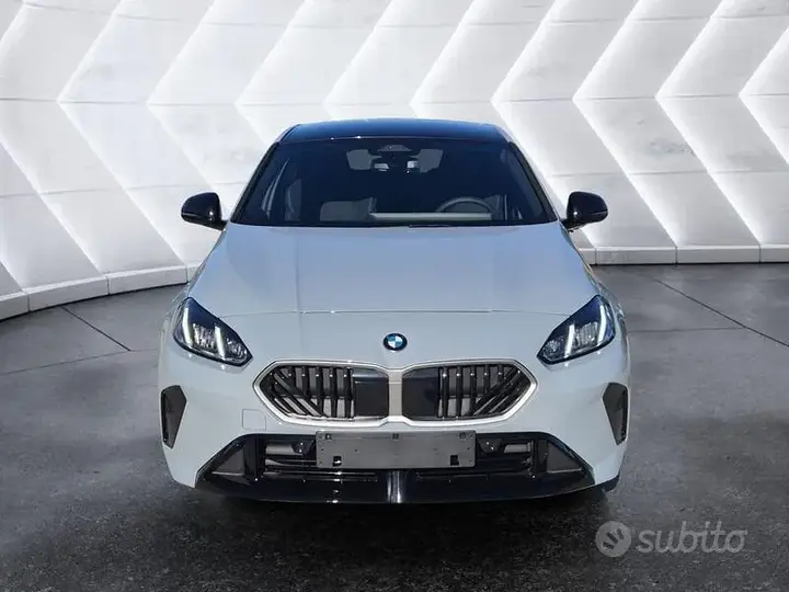 BMW 1 Series 2026 photo 2