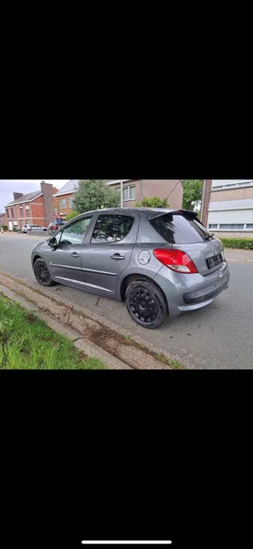 Peugeot 207 2010 photo 2