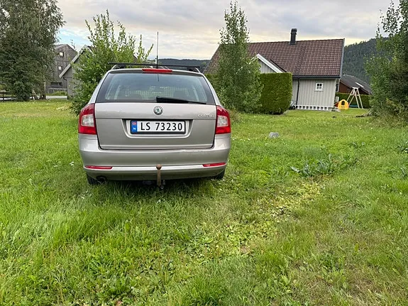 Skoda Octavia 2010 photo 4
