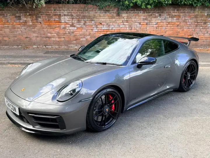 Porsche 911 2023 photo 2