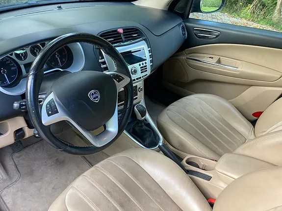 Lancia Delta 2012 photo 4