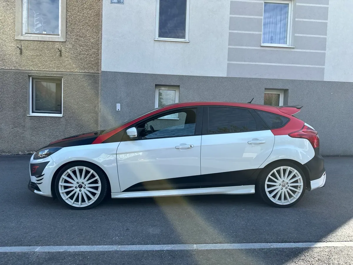 Ford Focus 2013 photo 2