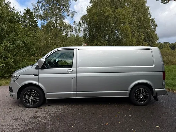 Volkswagen Transporter 2018 photo 2