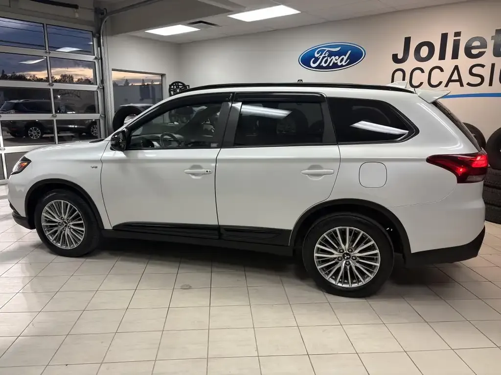 Mitsubishi Outlander 2020 photo 2