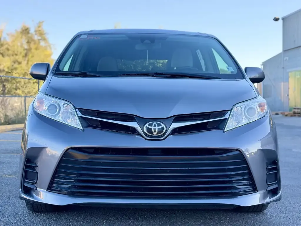 Toyota Sienna 2018 photo 2