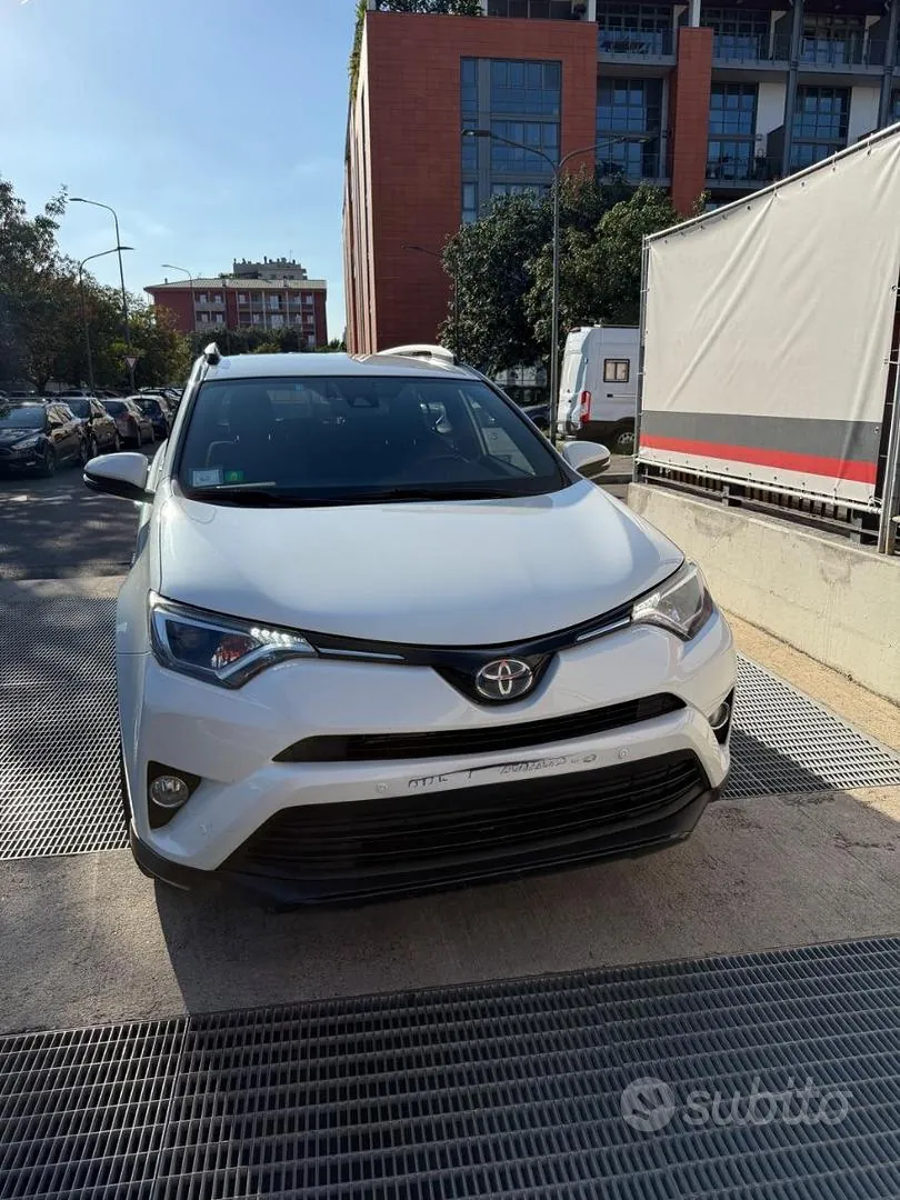 Toyota Rav4 2018 photo 2
