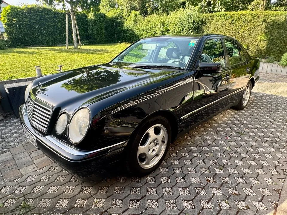 Mercedes-Benz E 320