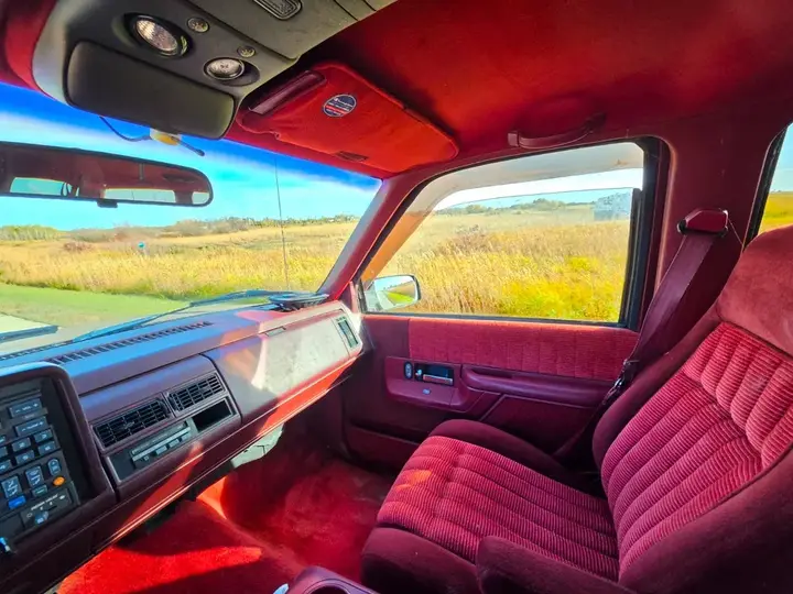 GMC Suburban 1994 photo 2