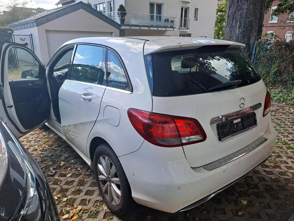 Mercedes-Benz B 200