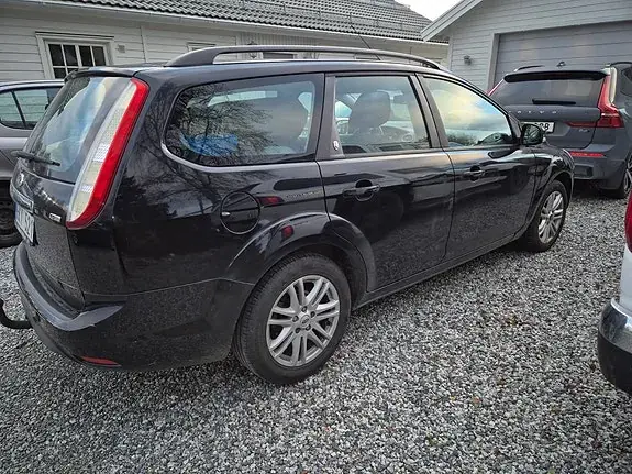 Ford Focus 2010 photo 2