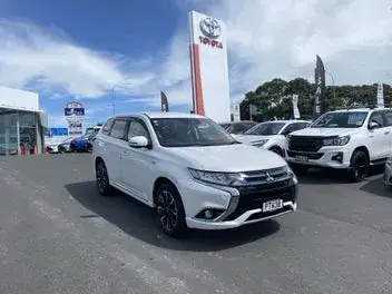 Mitsubishi Outlander 2018 photo 2