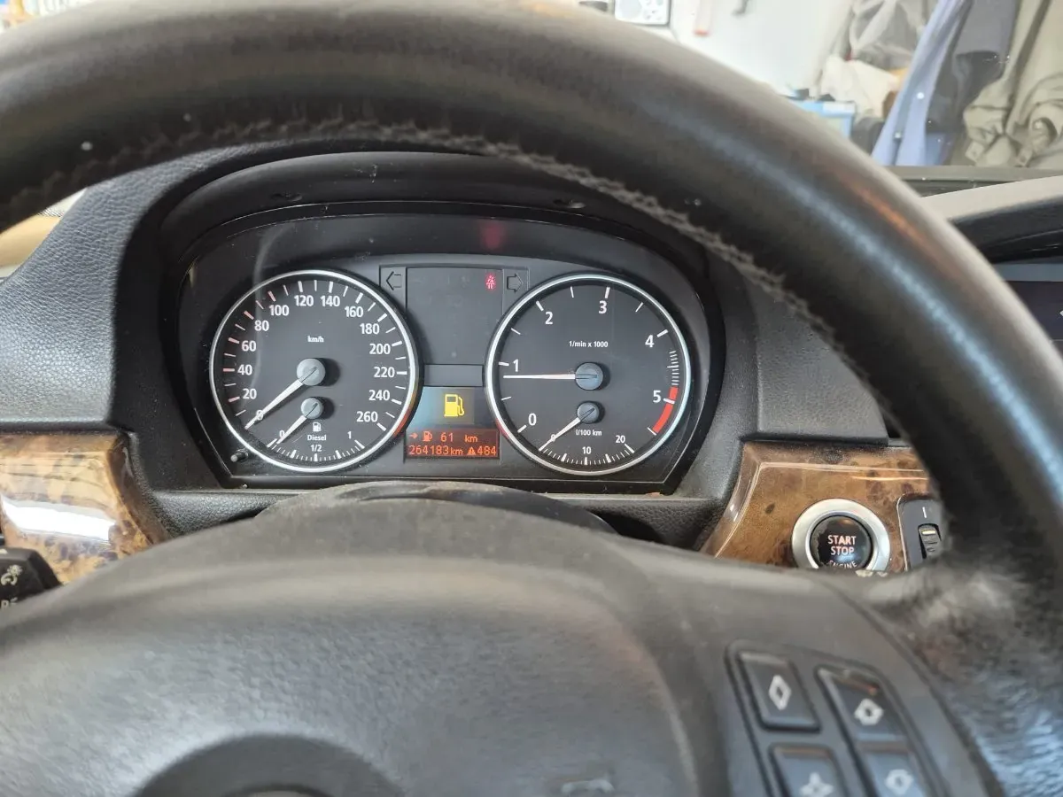 BMW 3 Series 2005 photo 2