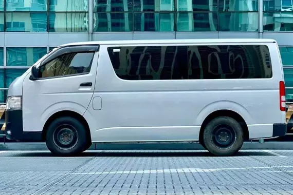 Toyota Hiace Commuter 2023 photo 4