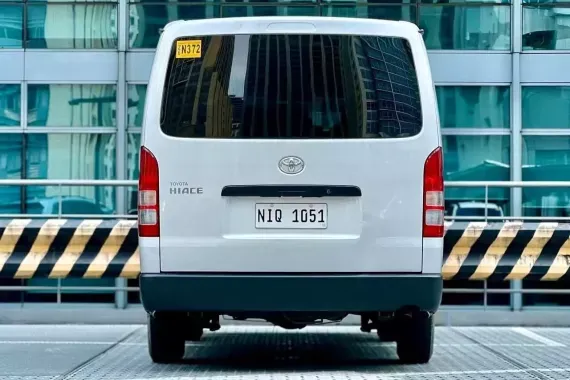 Toyota Hiace Commuter 2023 photo 5