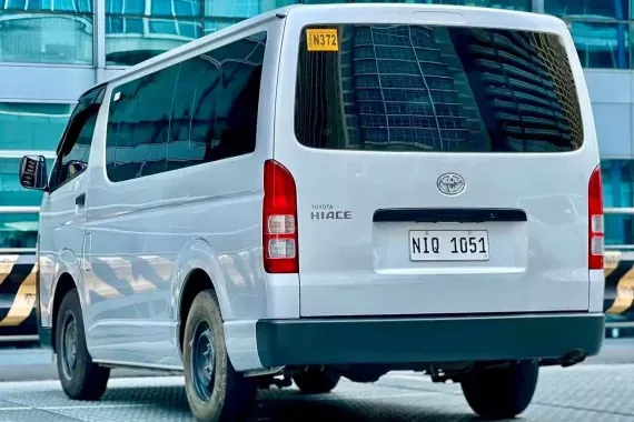Toyota Hiace Commuter 2023 photo 3