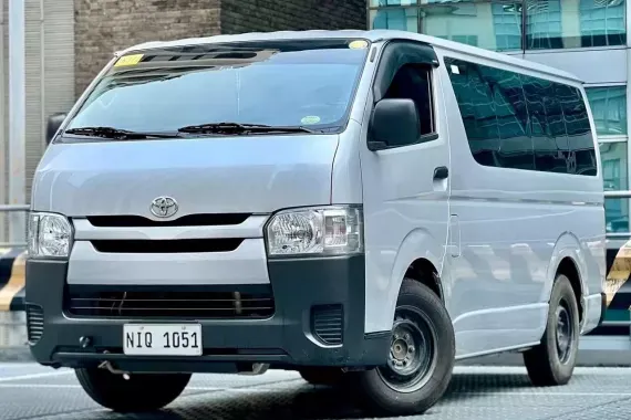 Toyota Hiace Commuter