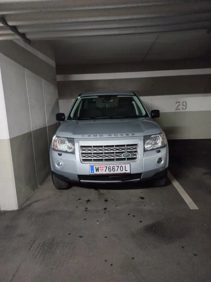 Land Rover Freelander 2010 photo 3