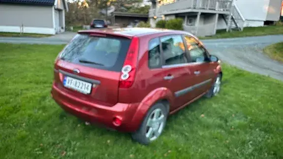 Ford Fiesta 2006 photo 2