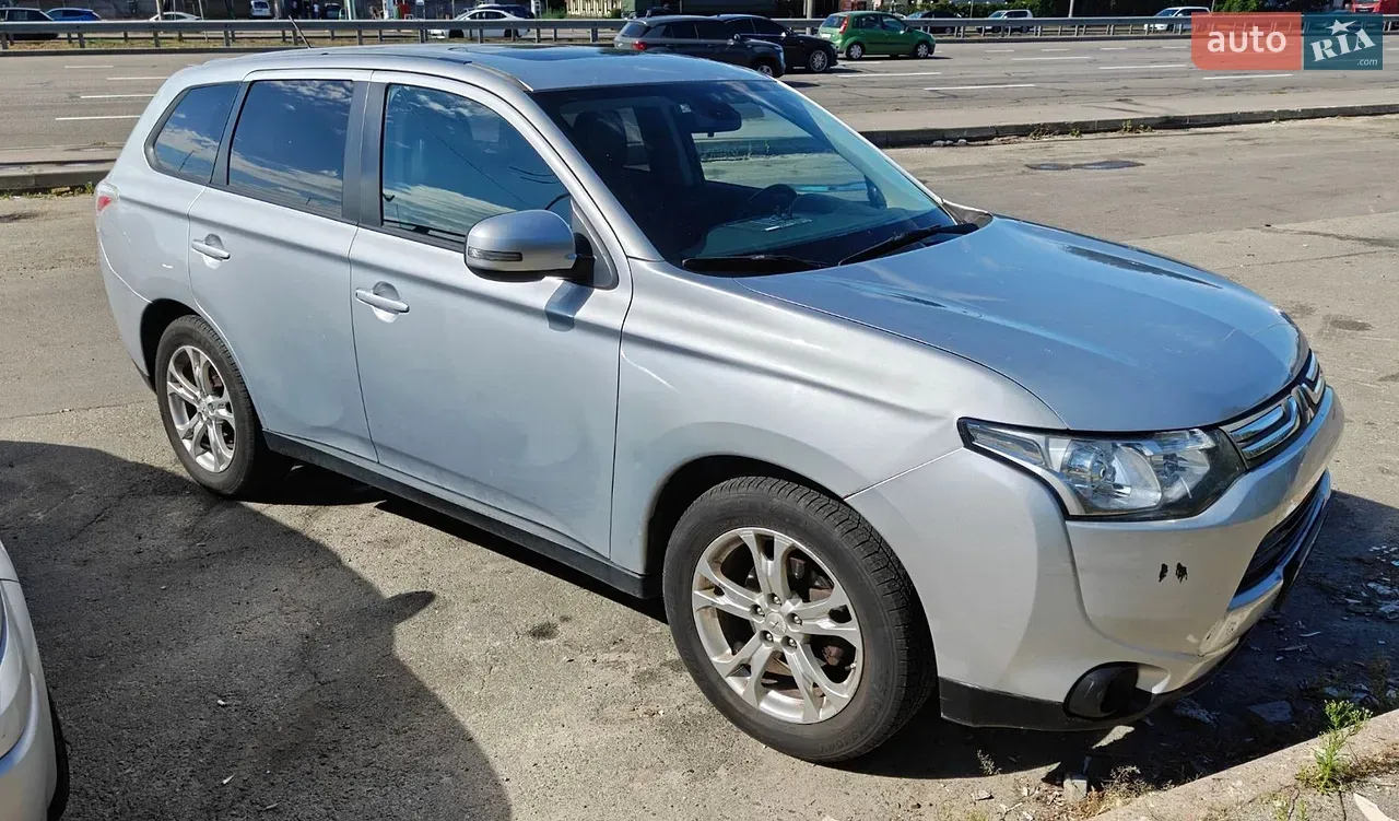 Mitsubishi Outlander 2013 photo 4
