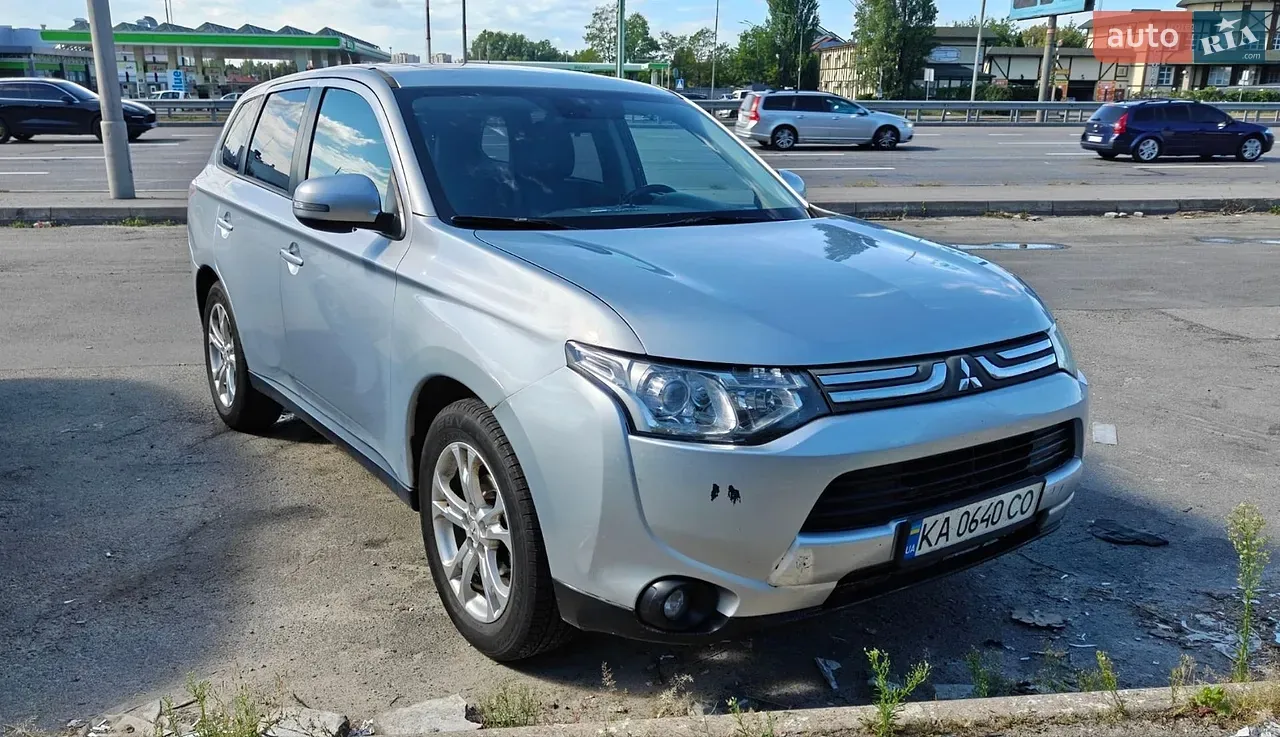 Mitsubishi Outlander 2013 photo 2
