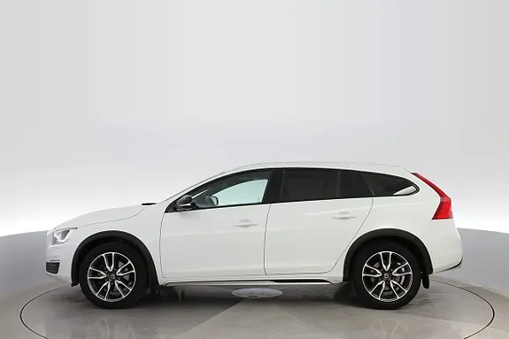Volvo V60 Cross Country 2018 photo 2