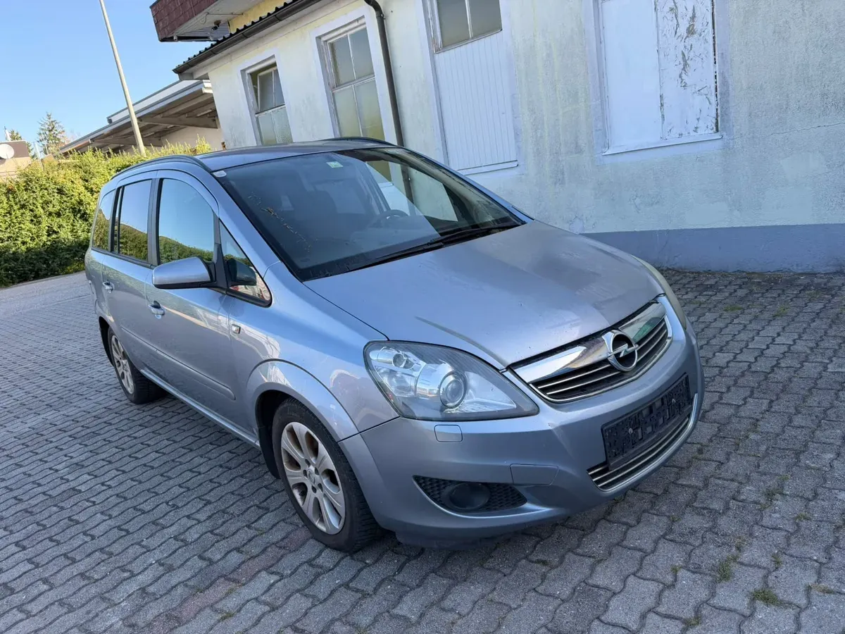 Opel Zafira 2009 photo 2