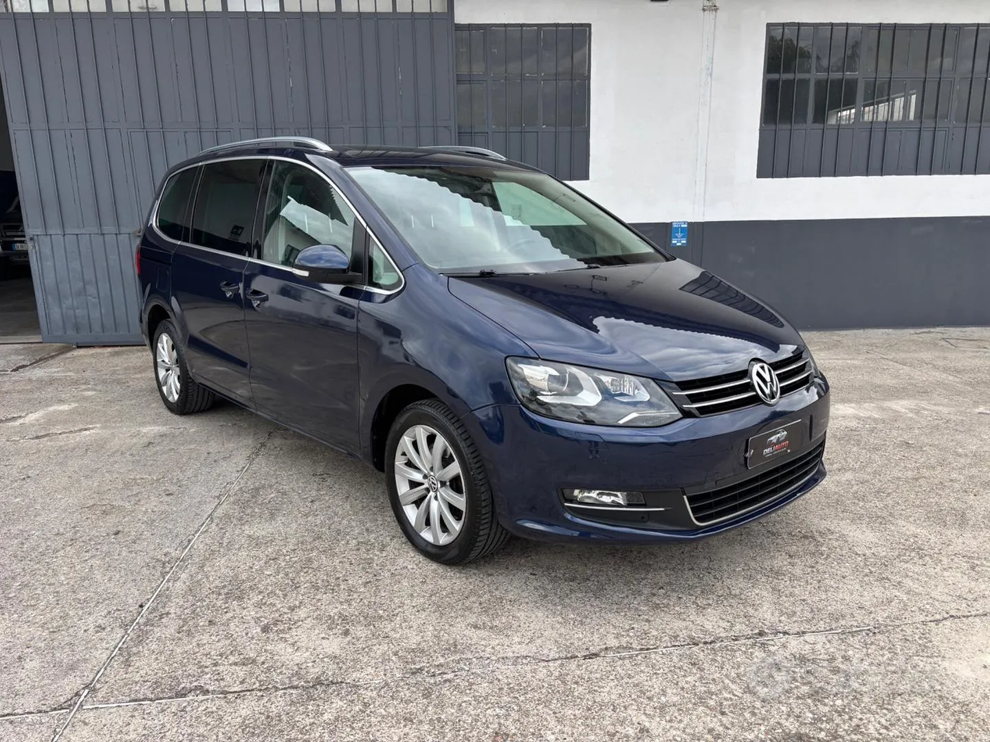 Volkswagen Sharan 2011 photo 2