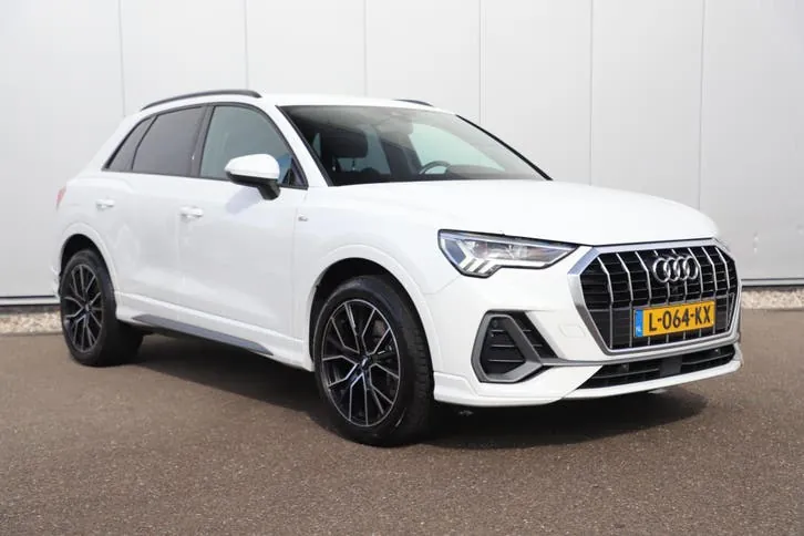 Audi Q3 2021 photo 3