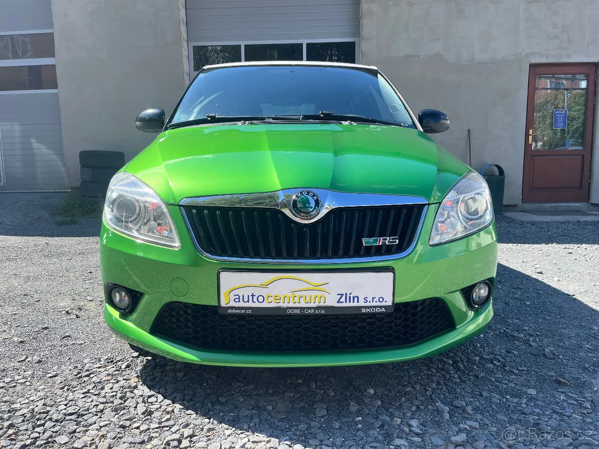 Skoda Fabia 2012 photo 2