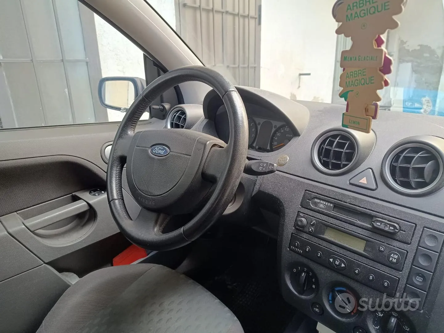 Ford Fiesta 2004 photo 3