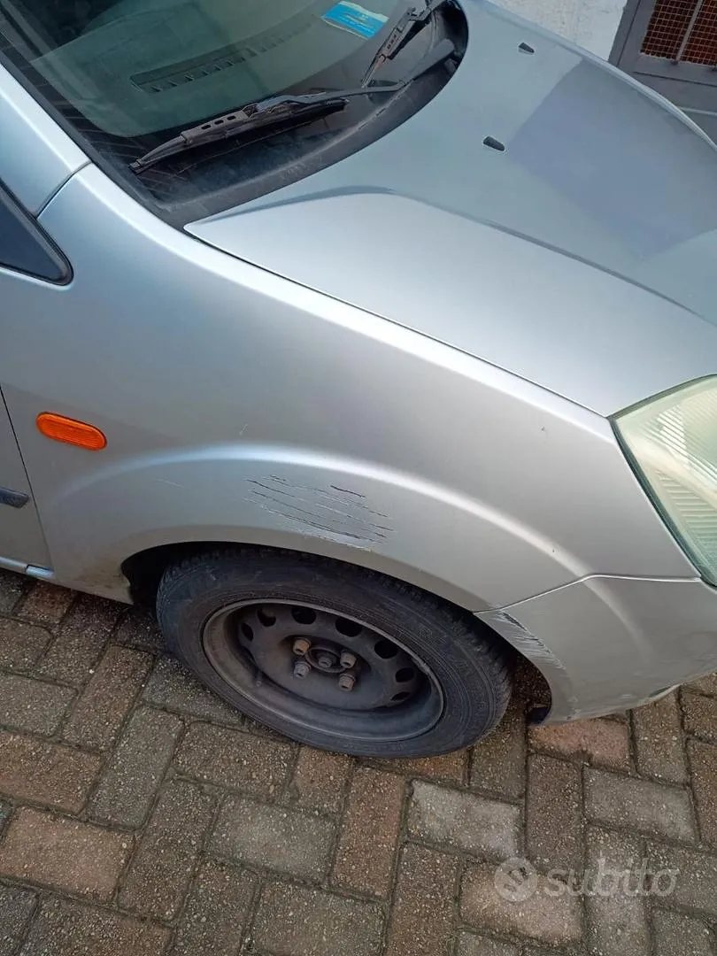 Ford Fiesta 2004 photo 4