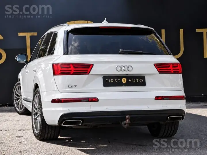 Audi Q7 2015 photo 2