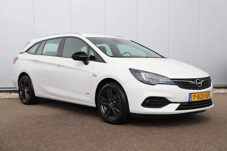 Opel Astra 2022 photo 3