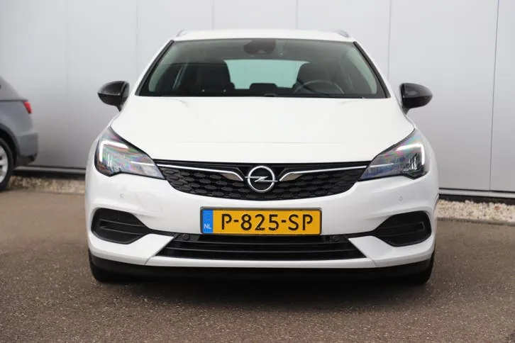 Opel Astra 2022 photo 2