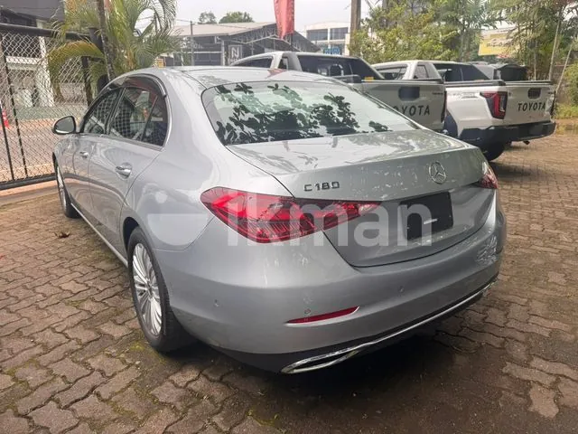 Mercedes-Benz C200 2023 photo 2