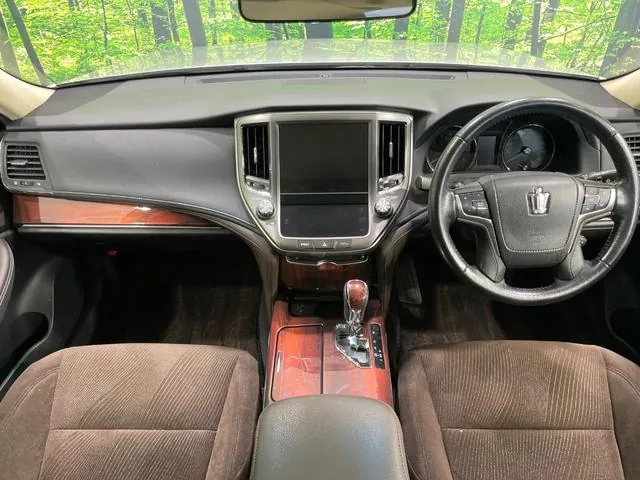 Toyota Crown Royal 2013 photo 2