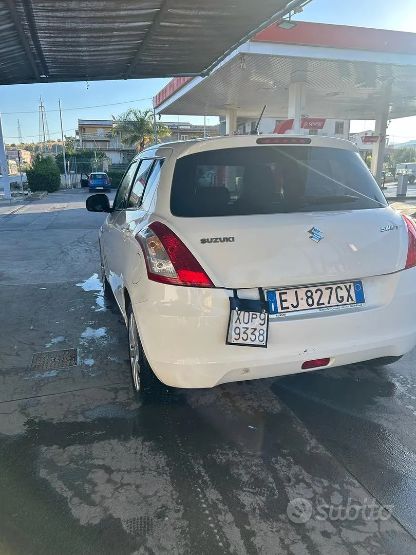 Suzuki Swift 2011 photo 4