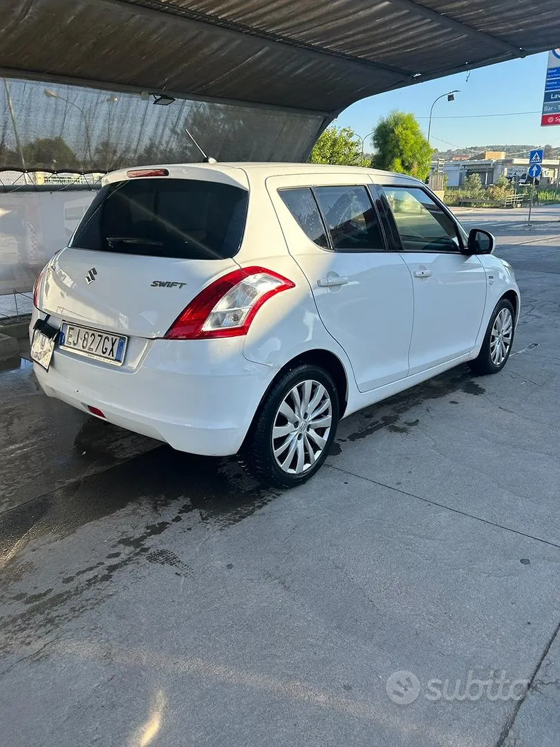 Suzuki Swift 2011 photo 3